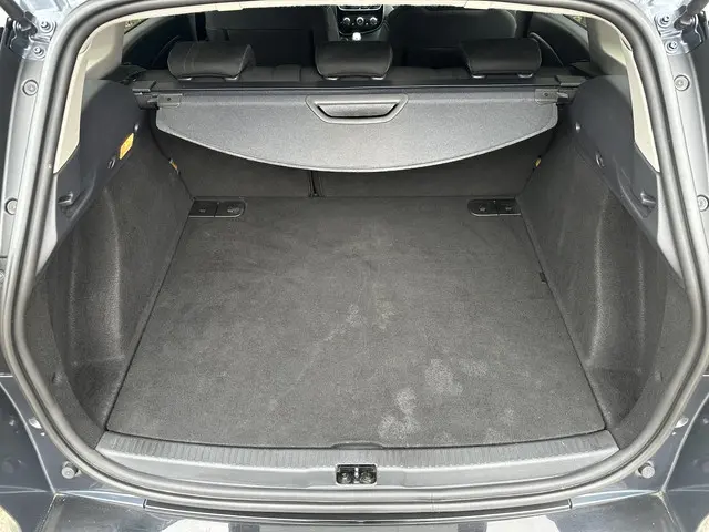 Renault Clio 0.9 TCe Limited | Trekhaak | Navi 2018 Benzine 32