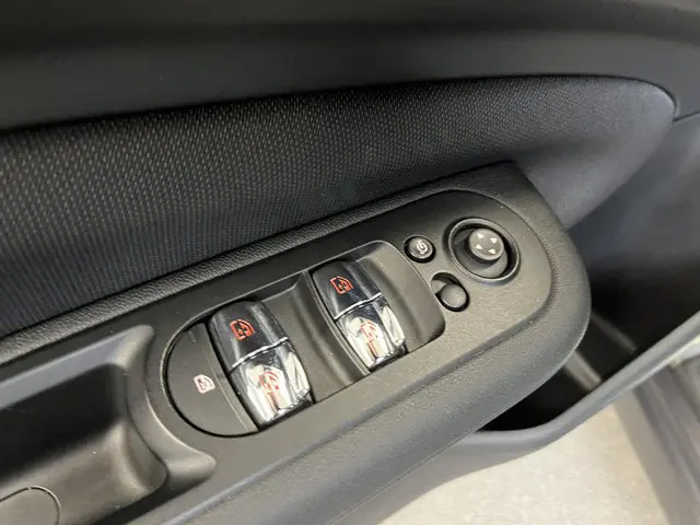 MINI Clubman 1.5 One Salt Business 2018 Benzine 30