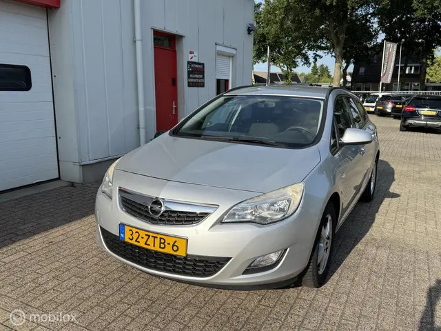 Opel Astra Sports Tourer 1.4 Turbo Business + 2013 Benzine 12