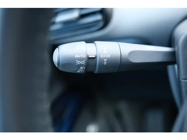 Citroën C4 Cactus PT Shine 110 Automaat-6 2018 Benzine 37