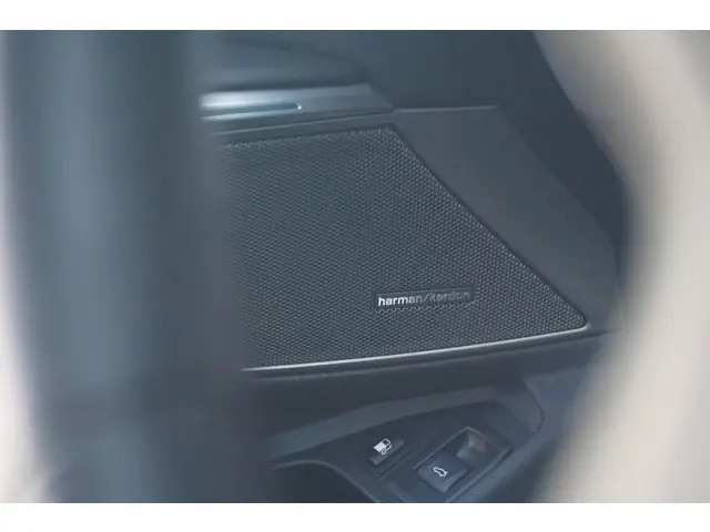 BMW 3 Serie Sedan 320e 2023 Hybride Benzine 14