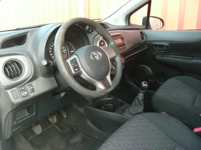 Toyota Yaris 1.3 VVT-i Aspiration / Airco 2013 Benzine 3