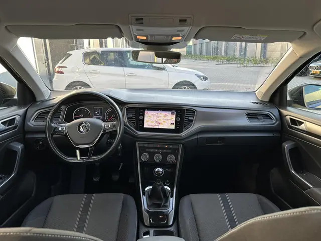 Volkswagen T-Roc - 1.5 TSI Style 2018 Benzine 12