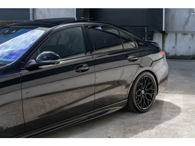 Mercedes-Benz C-Klasse 300 AMG Line 2021 Benzine 11
