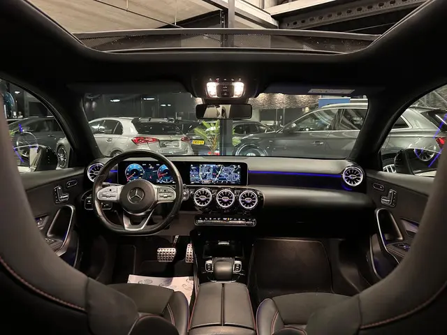 Mercedes-Benz A-Klasse 180|AMG|PANORAMA|MEMORY 2019 Benzine 3