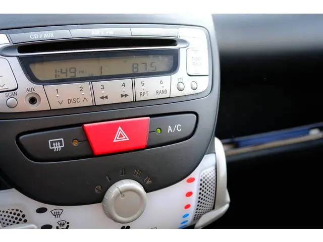 Peugeot 107 1.0 Blue Lease 5-drs Airco 2013 Benzine 10