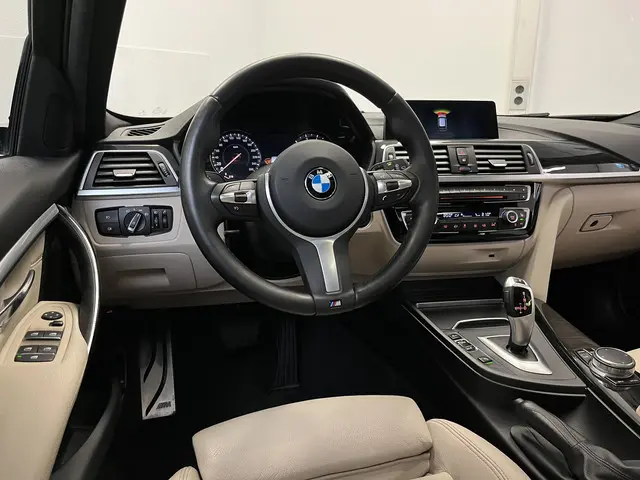 BMW 3 Serie Touring 330i M Sport Edition 2018 Benzine 3