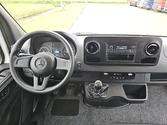 Mercedes-Benz Sprinter 315 2023 Diesel 8