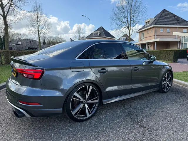 Audi RS3 A3 Limousine 2.5 TFSI quattro 2018 Benzine 3