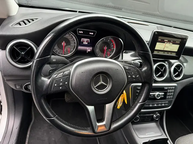 Mercedes-Benz CLA 200 Ambition 2013 Benzine 31