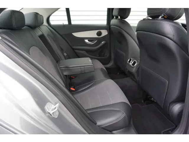 Mercedes-Benz C-Klasse 180 Prestige 2014 Benzine 32