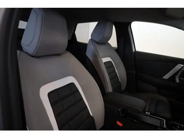 Citroën C4 Hybrid 136 Max 2025 Hybride Benzine 7