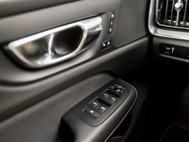 Volvo S60 2.0 T4 R-Design 2020 Benzine 23