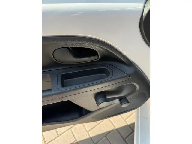 Volkswagen up! 1.0 take up! BlueMotion 2013 Benzine 17
