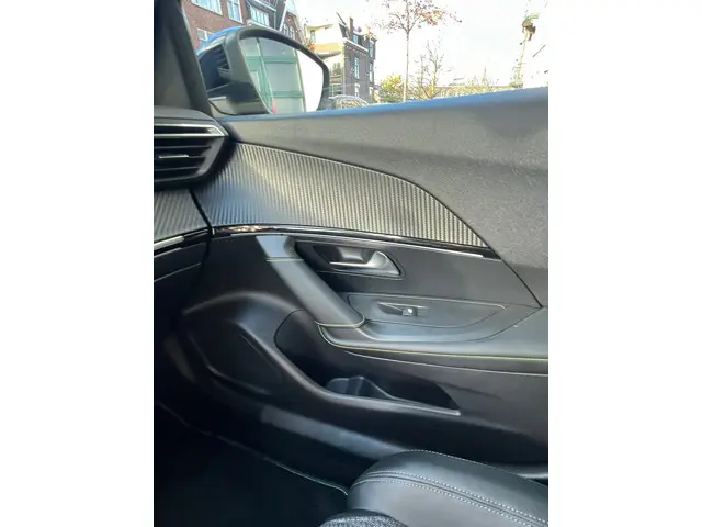 Peugeot 2008 1.2 PureTech GT-Line 2020 Benzine 17