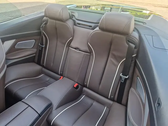 BMW 6 Serie Cabrio 650xi High Executive 2013 Benzine 28