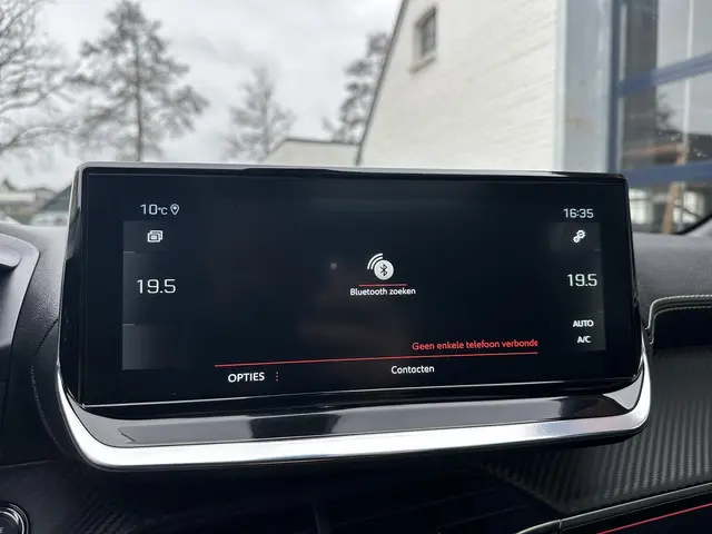 Peugeot 208 1.2 Turbo 100 PK GT Pack 2021 Benzine 28