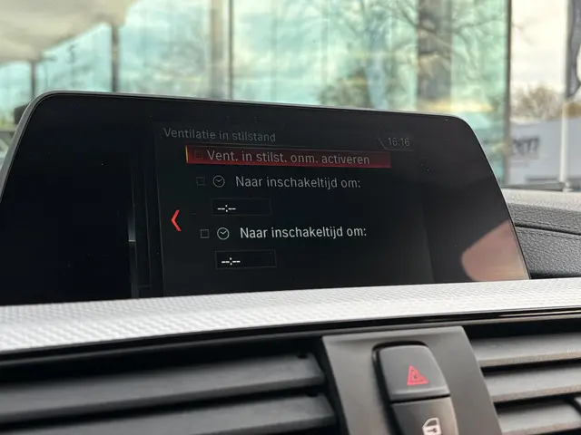 BMW 3 Serie 320i 2019 Benzine 17