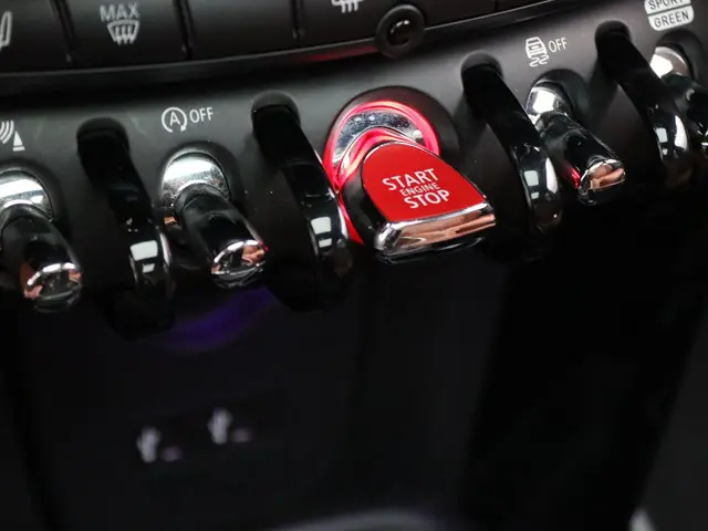MINI 5-Deurs Cooper 60 Years Edition 2019 Benzine 12