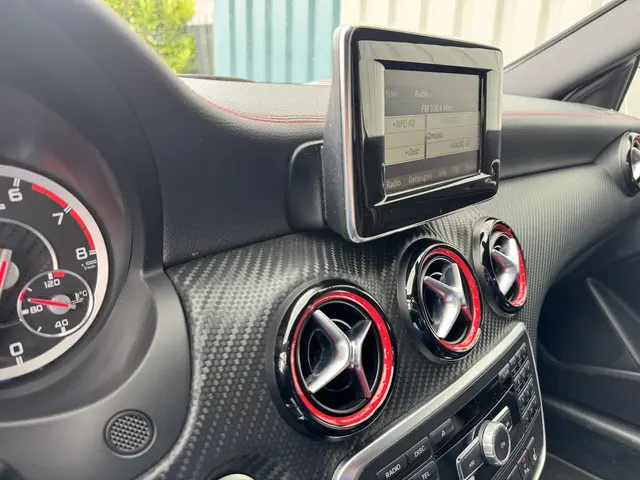 Mercedes-Benz A-Klasse AMG 45 4MATIC 2013 Benzine 23
