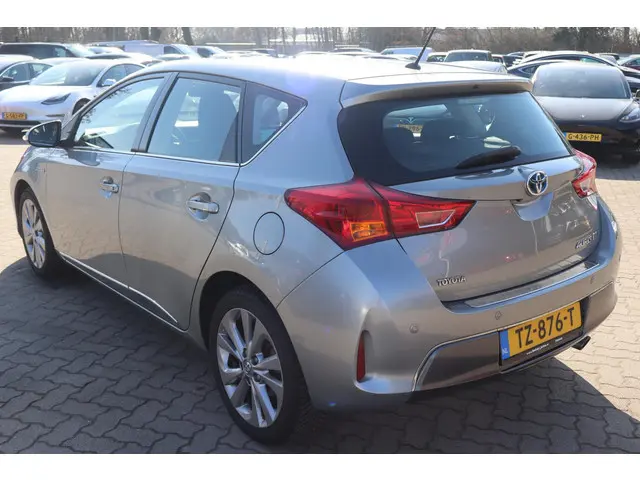 Toyota Auris 1.8 Hybrid Aspiration 2013 Hybride Benzine 7