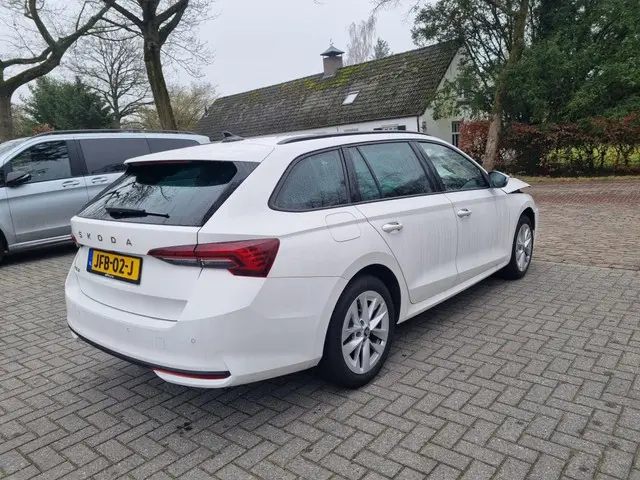 Škoda Octavia Combi 1.5 TSI MHEV Bns.E.P 2025 Benzine 5