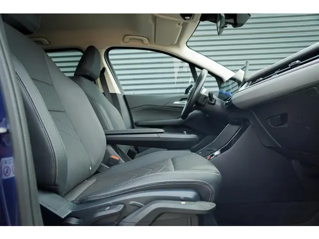 BMW 2 Serie Active Tourer 220i 2023 Hybride Benzine 26