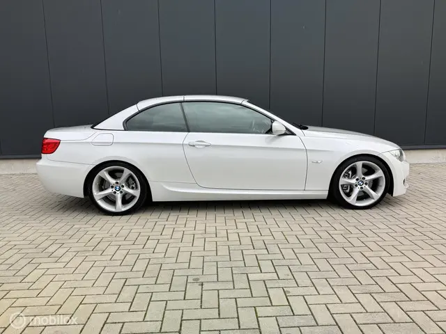 BMW 3 Serie Cabrio 335i High Executive 2013 Benzine 12