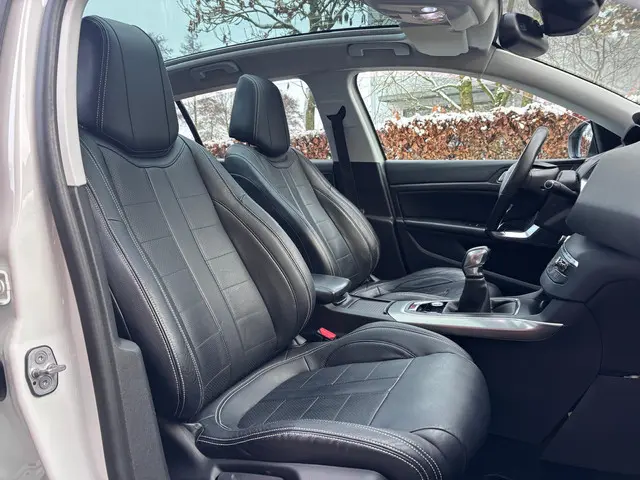 Peugeot 308 1.2 PureTech Allure Panoramdak! 2015 Benzine 16