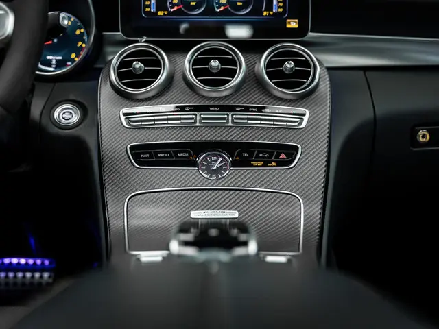 Mercedes-Benz C-Klasse Cabrio AMG 63 S 2022 Benzine 23