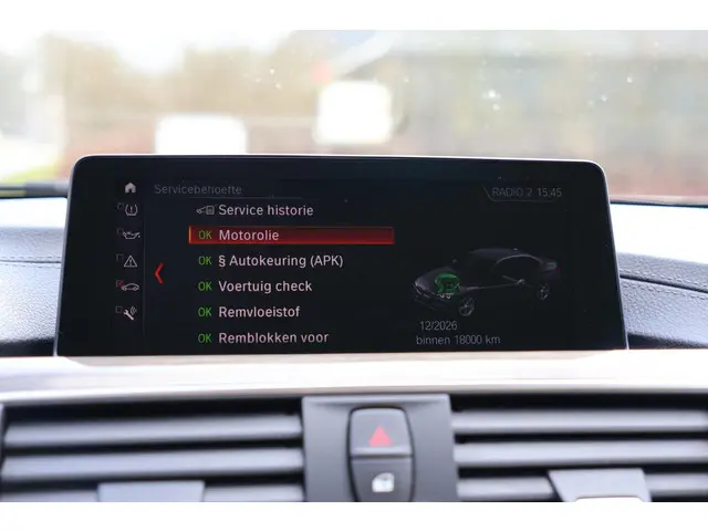 BMW 3 Serie 318i Luxury Edition 2019 Benzine 37