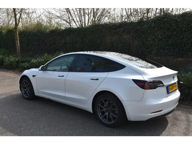 Tesla Model 3 Standard RWD Plus 60 kWh 2020 Elektrisch 4