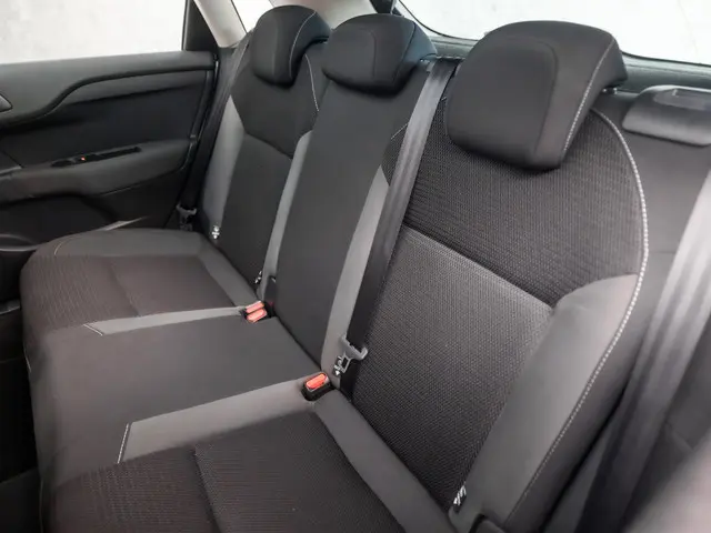 Citroën C4 1.2 PureTech Sport 2016 Benzine 15