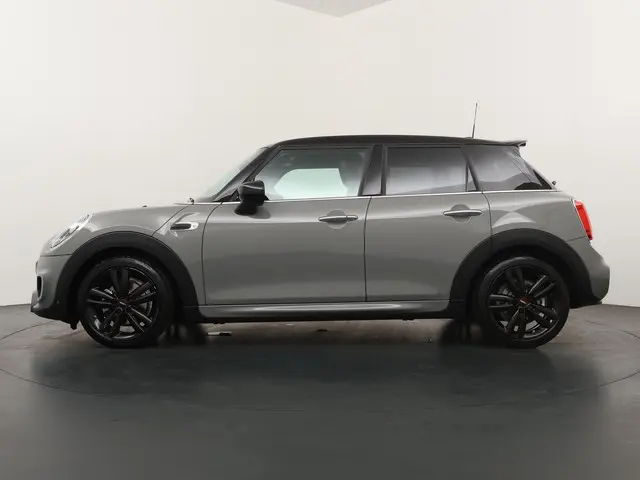 MINI 5-Deurs Cooper Dalston Edition 2021 Benzine 11