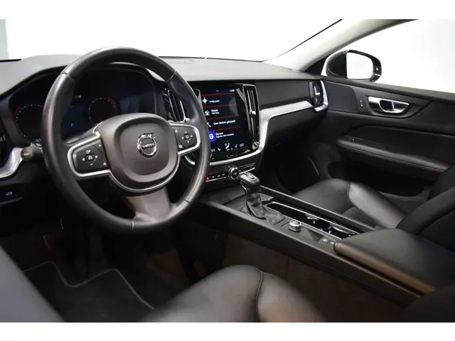 Volvo V60 2.0 T5 250pk AUT8 Momentum 2018 Benzine 4