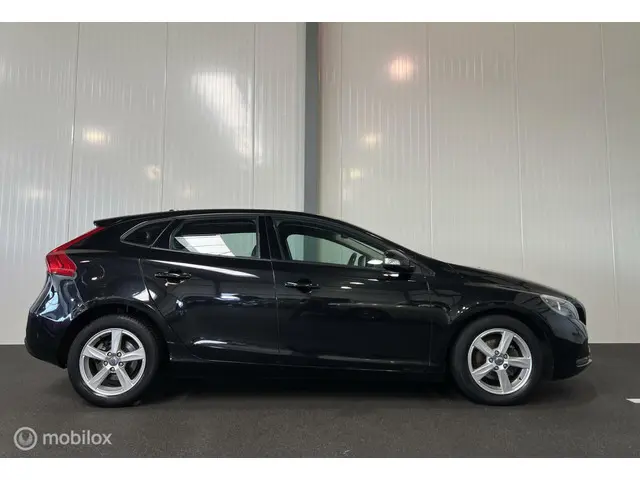 Volvo V40 1.6 D2 Kinetic [ NAP navigatie pdc ] 2013 Diesel 5