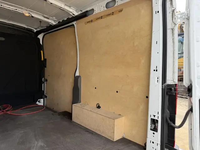 Ford E-Transit 68kWh 184PK 2023 Elektrisch 17