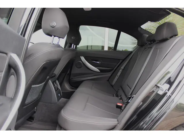 BMW 3 Serie 316i Executive 2013 Benzine 14