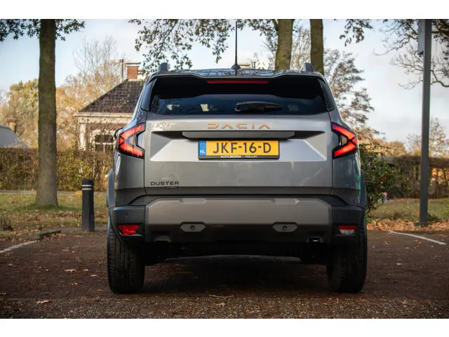 Dacia Duster extreme hybrid 140 2024 Hybride Benzine 10
