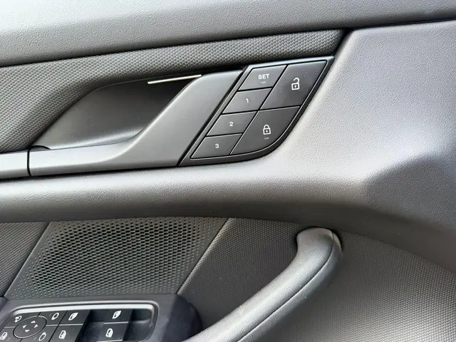 Porsche Taycan Performance 84 kWh 2023 Elektrisch 14