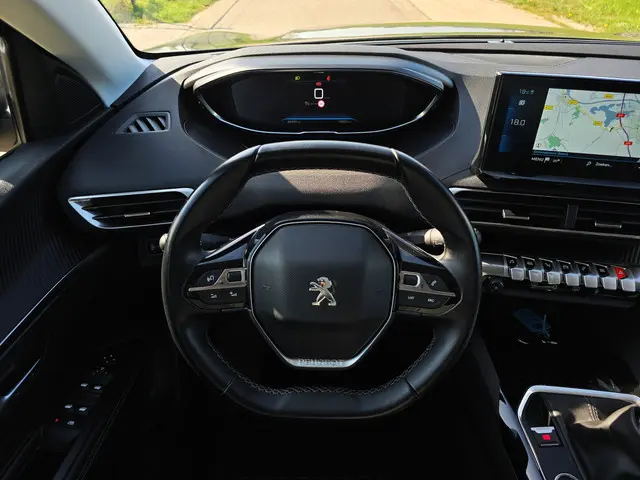 Peugeot 3008 1.2 PureTech Active 2022 Benzine 25