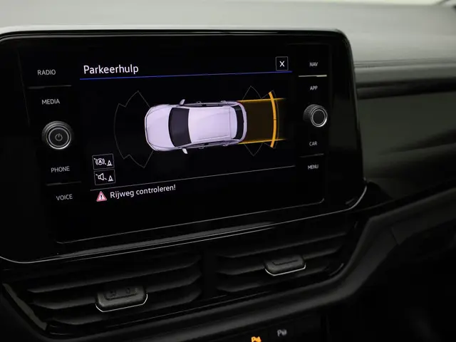 Volkswagen T-Roc 1.0TSI/110PK Style DSG 2022 Benzine 12