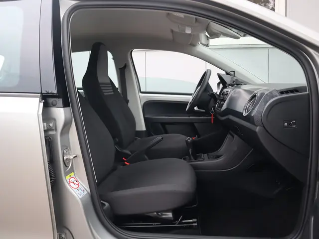 Volkswagen up! 1.0 BMT move up! 2018 Benzine 19