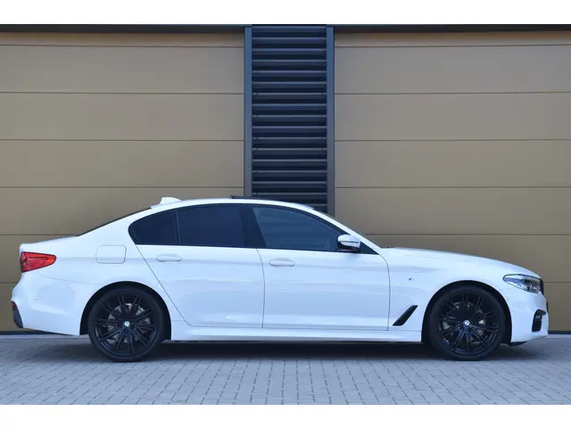 BMW 5 Serie 520i High Executive 2020 Benzine 7