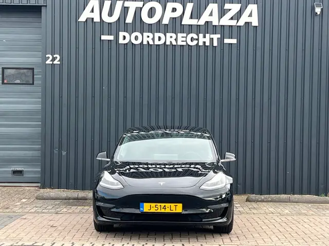 Tesla Model 3 2