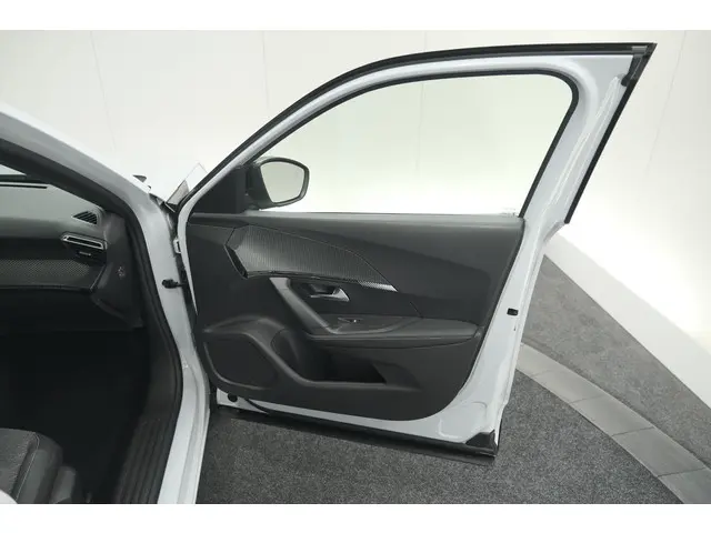 Peugeot 2008 PureTech 100 Allure 2024 Benzine 67