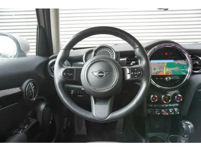 MINI 5-Deurs One 2022 Benzine 20