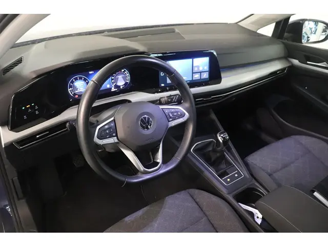 Volkswagen Golf 1.0 TSI Life 2022 Benzine 8