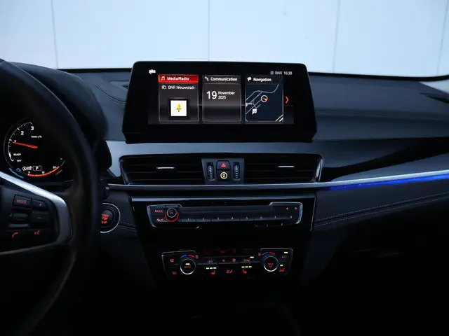 BMW X1 sDrive18i Business Edition Plus 2021 Benzine 26