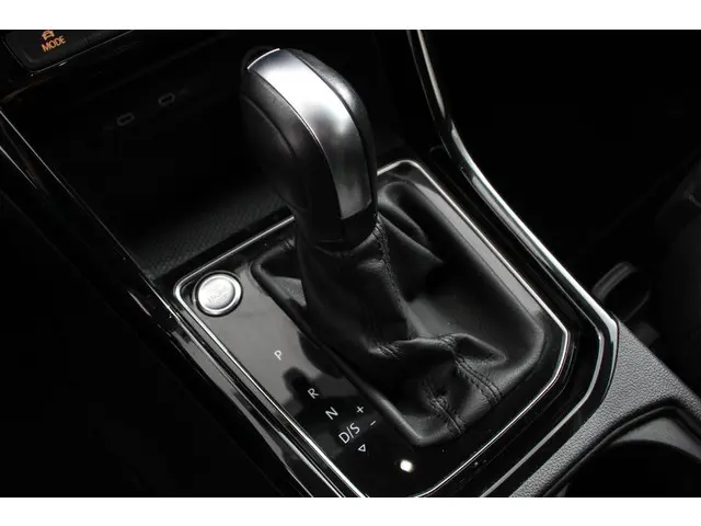 Volkswagen Touran 1.5 TSI DSG Highline 7p 2021 Benzine 19